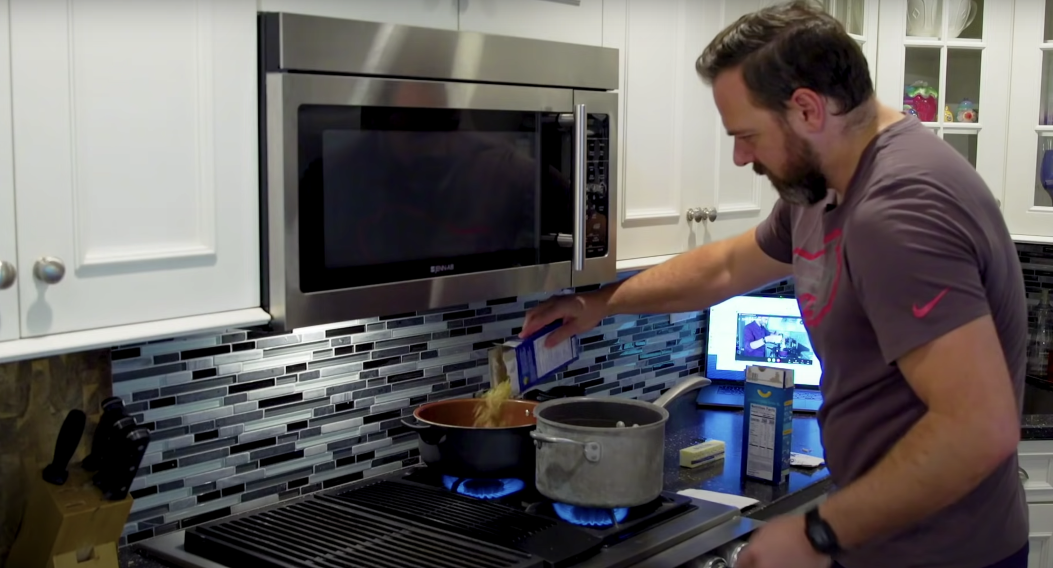 Canadian KD vs American Kraft Macaroni and Cheese US vs Canada